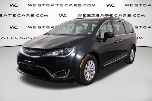 Brilliant Black Crystal Pearlcoat 2018 Chrysler Pacifica Touring-L