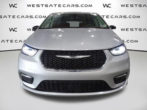 2024 Chrysler Pacifica Touring-L