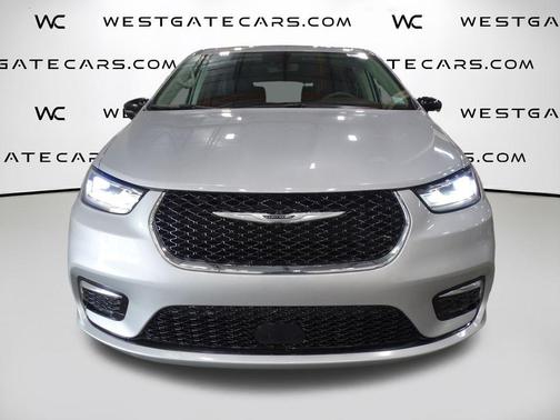 2024 Chrysler Pacifica Touring-L