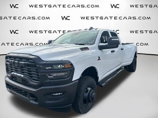 Bright White Clearcoat 2026 RAM 3500 Tradesman Crew Cab 4x4 8' Box