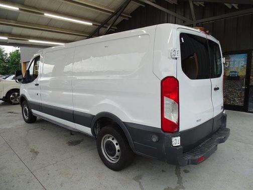 Photo 3 of 27 of 2015 Ford Transit-150 Base