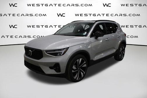 2025 Volvo XC40 B5 Plus Dark Theme