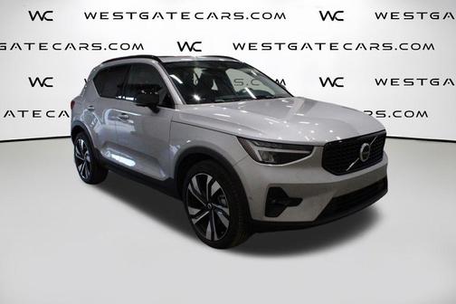 2025 Volvo XC40 B5 Plus Dark Theme