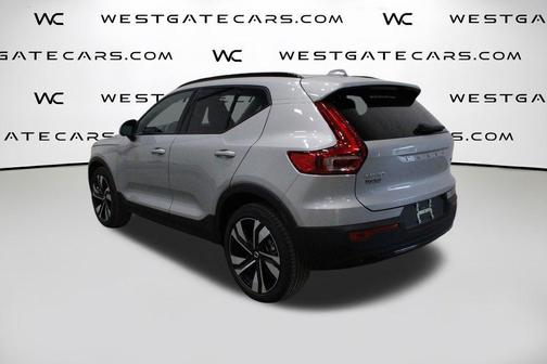 2025 Volvo XC40 B5 Plus Dark Theme