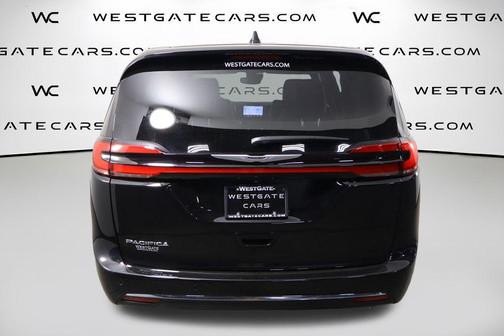 Diamond Black Crystal Pearlcoat 2026 Chrysler Pacifica L