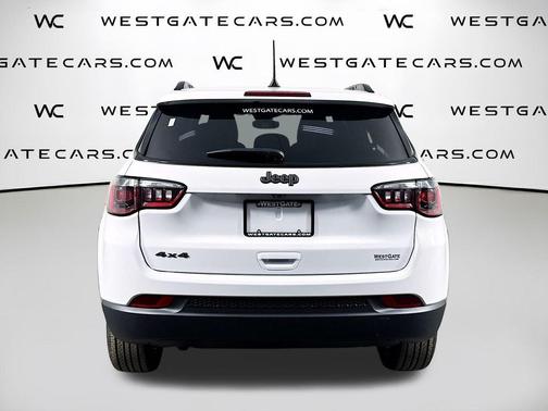 Bright White Clearcoat 2025 Jeep Compass Latitude