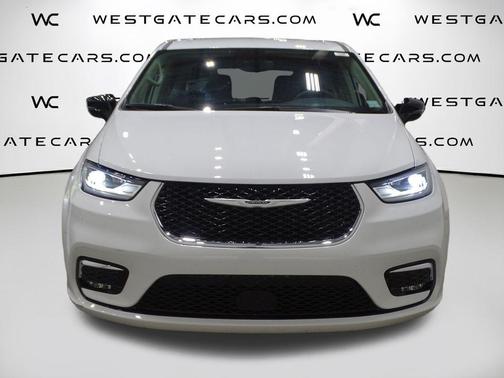 2024 Chrysler Pacifica Touring-L