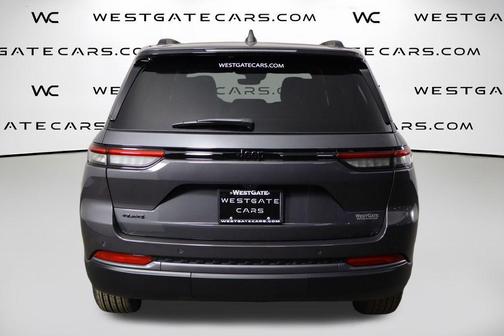 Baltic Gray Metallic Clearcoat 2026 Jeep Grand Cherokee Altitude