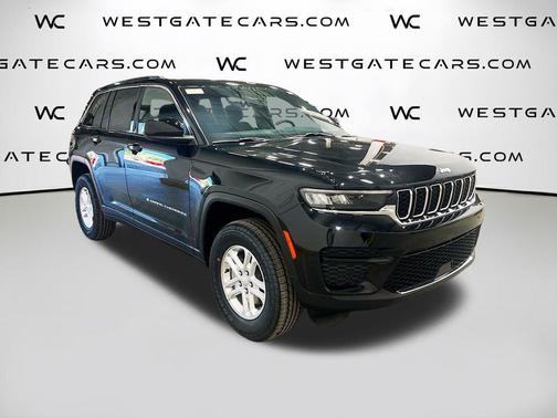 Diamond Black Crystal Pearlcoat 2025 Jeep Grand Cherokee Laredo