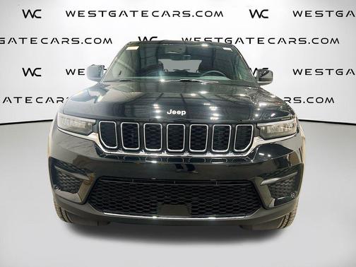 Diamond Black Crystal Pearlcoat 2025 Jeep Grand Cherokee Laredo