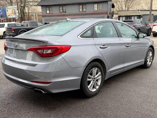 2016 Hyundai SONATA SE