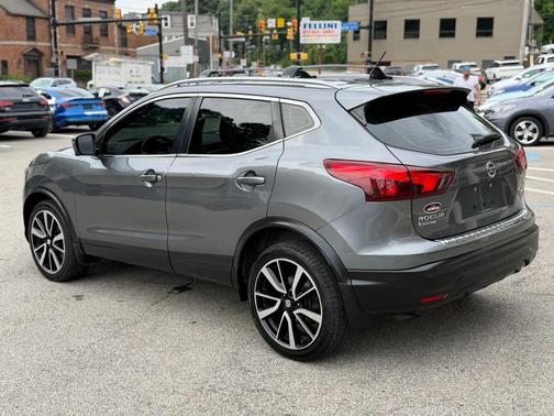 Gun Metallic 2017 Nissan Rogue Sport SL