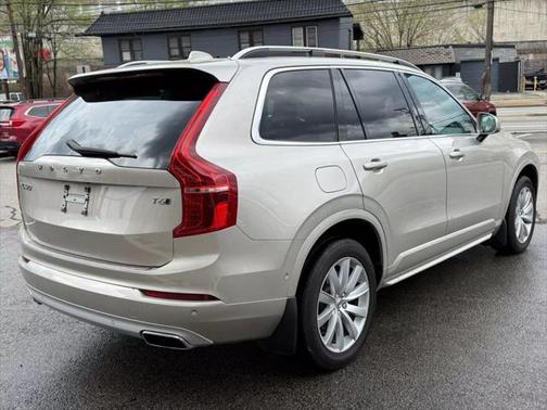 2018 Volvo XC90 T6 Momentum