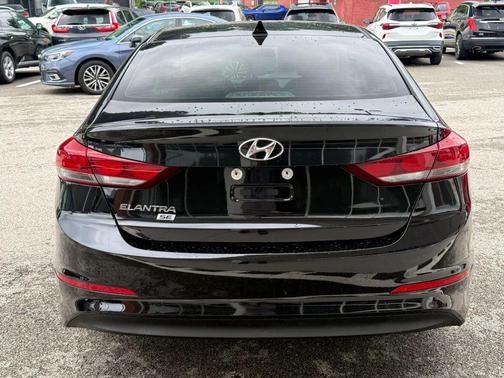 2018 Hyundai ELANTRA SE