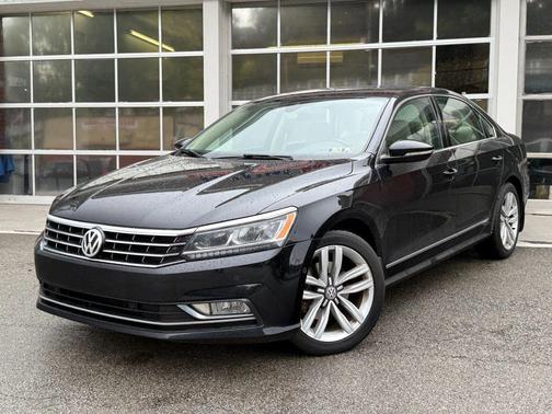 Deep Black Pearl 2017 Volkswagen Passat V6 SEL Premium