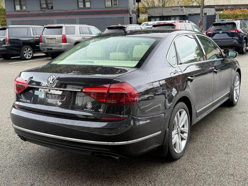 Deep Black Pearl 2017 Volkswagen Passat V6 SEL Premium