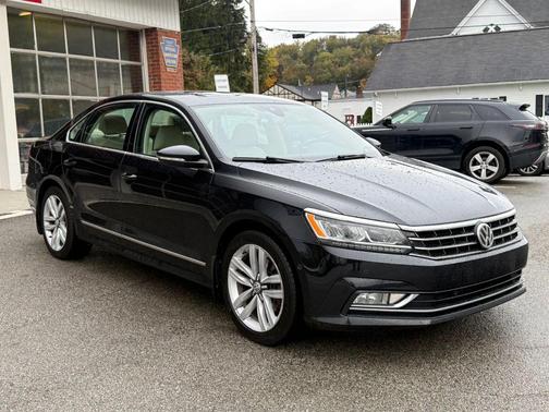 Deep Black Pearl 2017 Volkswagen Passat V6 SEL Premium