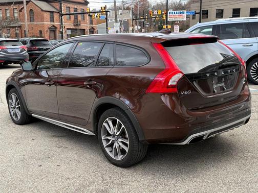 2018 Volvo V60 Cross Country T5