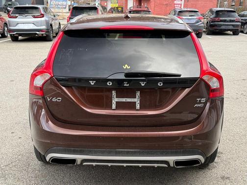 2018 Volvo V60 Cross Country T5