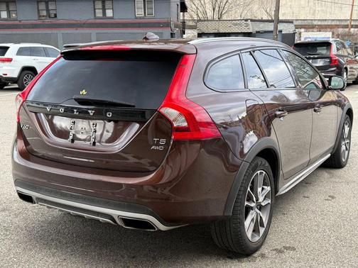 2018 Volvo V60 Cross Country T5