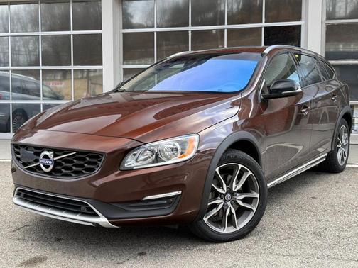 2018 Volvo V60 Cross Country T5