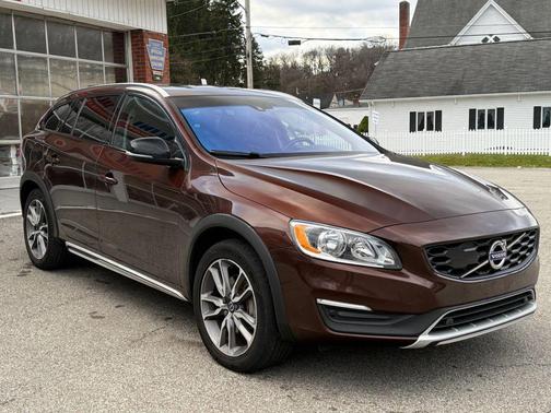 2018 Volvo V60 Cross Country T5