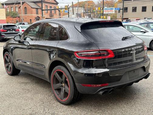 2018 Porsche Macan Sport Utility 4D