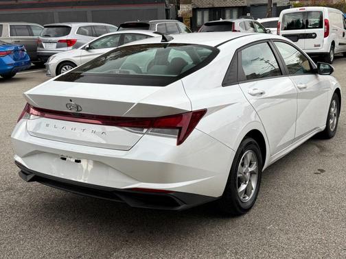 2021 Hyundai ELANTRA SE