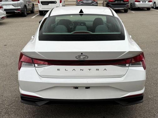 2021 Hyundai ELANTRA SE