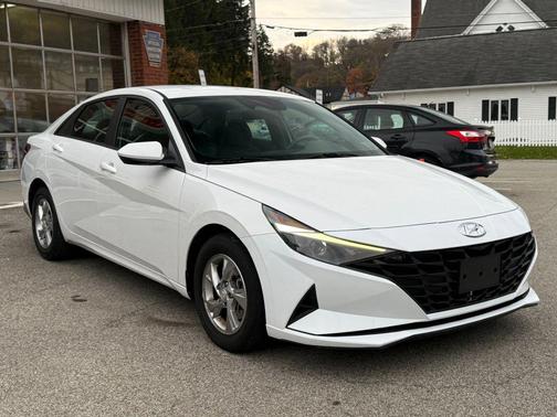 2021 Hyundai ELANTRA SE