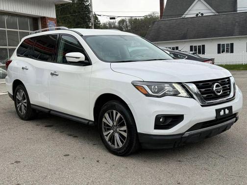 White 2019 Nissan Pathfinder SL