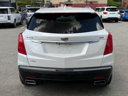 Crystal White Tricoat 2019 Cadillac XT5 Luxury