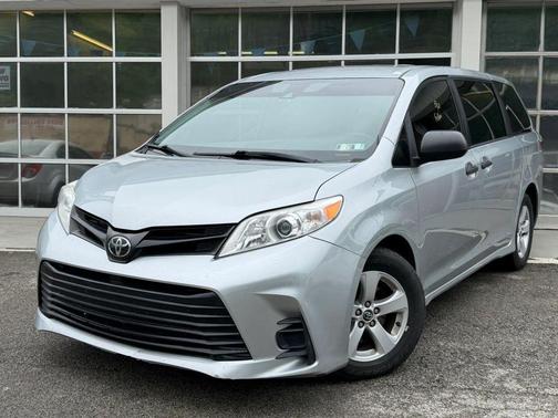Silver 2019 Toyota Sienna L Minivan 4D