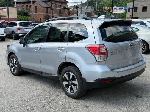 Ice Silver Metallic 2018 Subaru Forester 2.5i Premium