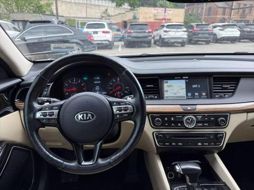 2017 Kia Cadenza Technology