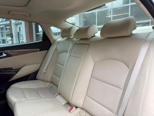 2017 Kia Cadenza Technology