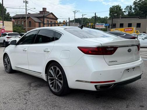 2017 Kia Cadenza Technology