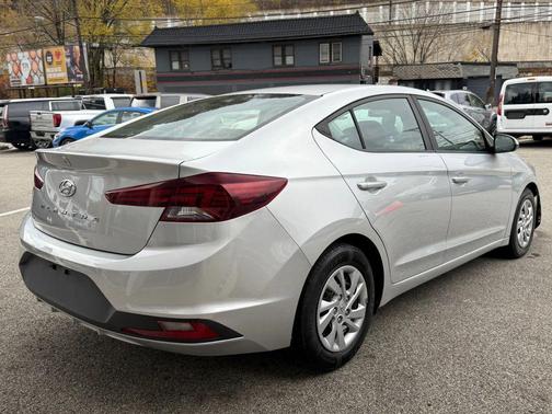 2020 Hyundai ELANTRA SE