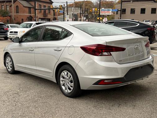 2020 Hyundai ELANTRA SE