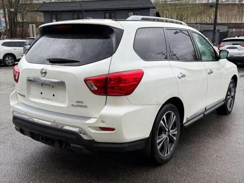 2017 Nissan Pathfinder Platinum