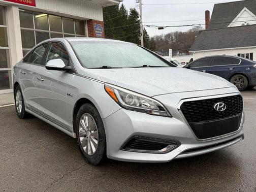 2017 Hyundai SONATA Hybrid SE