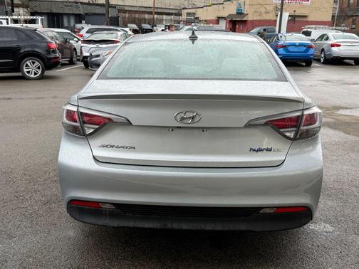 2017 Hyundai SONATA Hybrid SE