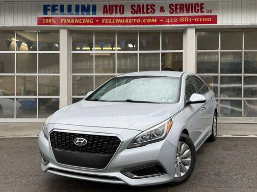 2017 Hyundai SONATA Hybrid SE