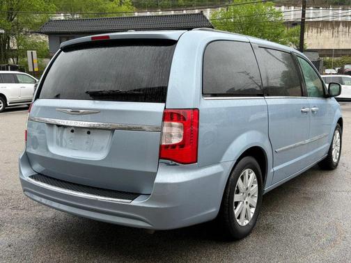 Crystal Blue Pearlcoat 2016 Chrysler Town & Country Touring