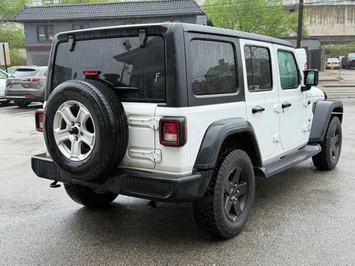 Bright White Clearcoat 2018 Jeep Wrangler Unlimited Sport