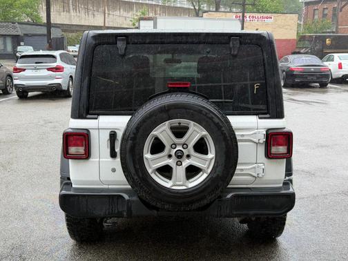 Bright White Clearcoat 2018 Jeep Wrangler Unlimited Sport