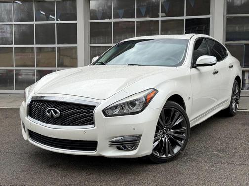 2017 INFINITI Q70 3.7X