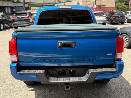 2017 Toyota Tacoma SR