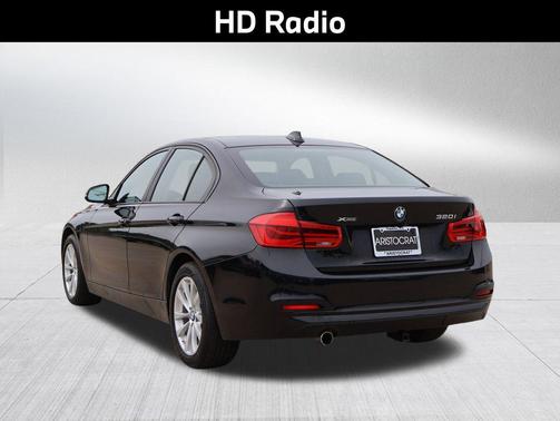 Black Sapphire Metallic 2018 BMW 320 i