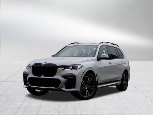 Mineral White Metallic 2021 BMW X7 M50i
